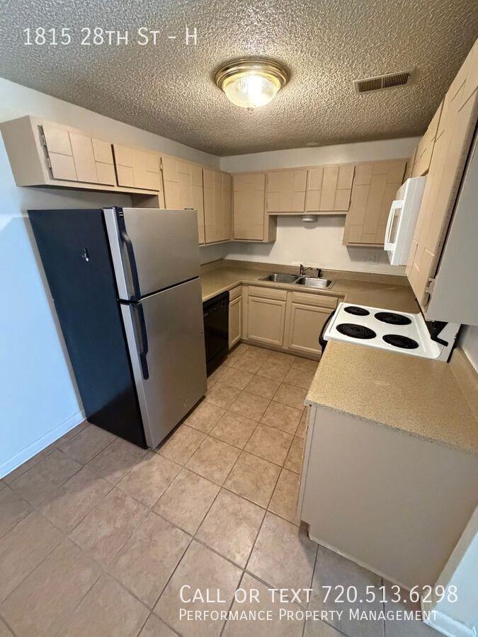 1815 28th St #H - Photo 6 of 18
