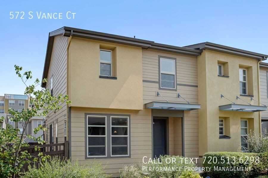 572 S Vance Ct - Photo 2 of 32