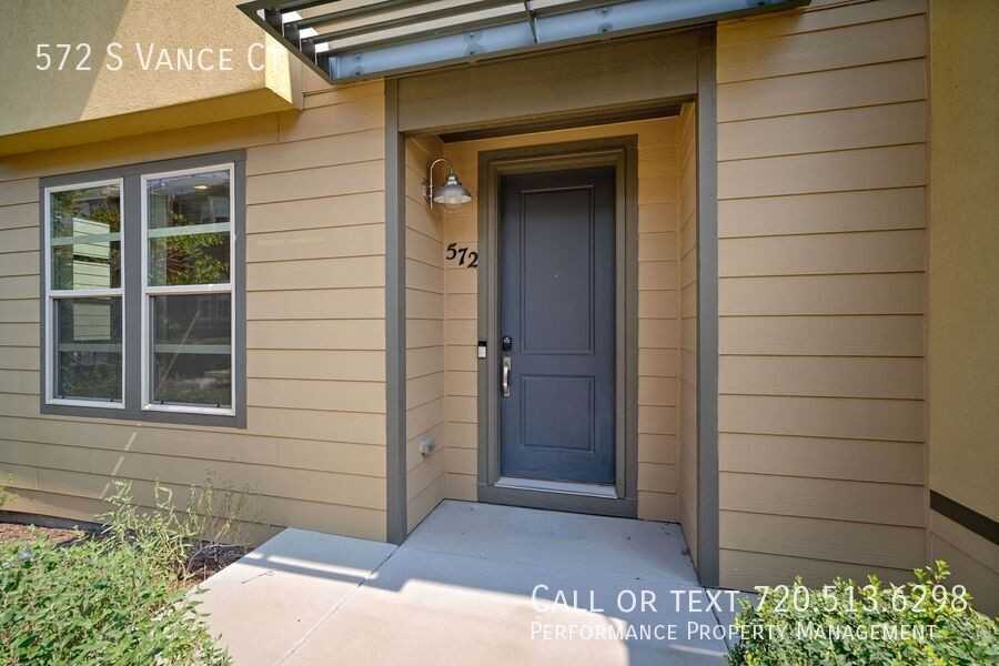 572 S Vance Ct - Photo 4 of 32
