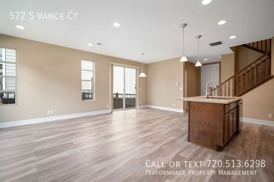 572 S Vance Ct - Photo 6 of 32