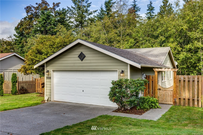 1508 Roma Rd - Photo 2 of 17