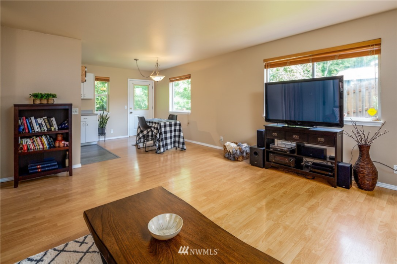 1508 Roma Rd - Photo 6 of 17