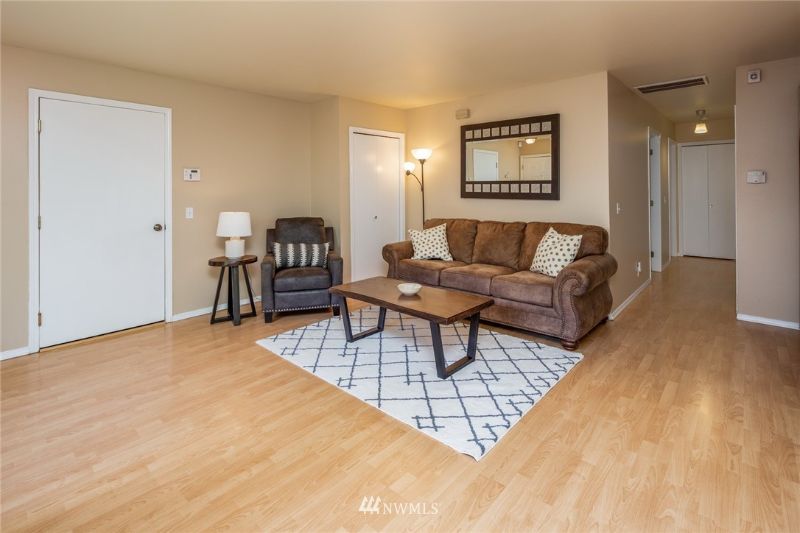 1508 Roma Rd - Photo 7 of 17