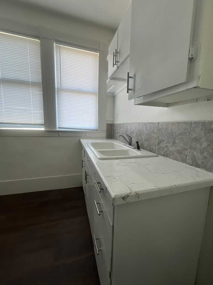 3814 Ne 6th Ave - Photo 3 of 12