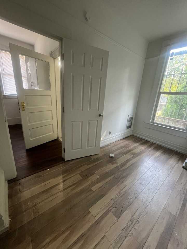 3814 Ne 6th Ave - Photo 5 of 12