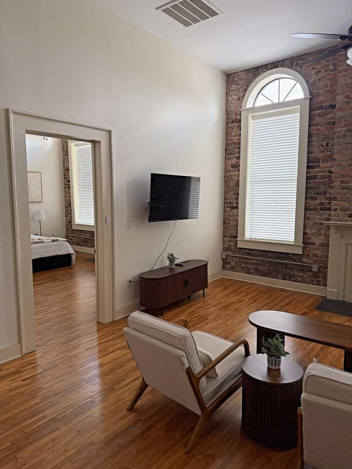 605/607 E Commerce St #102 - Photo 3 of 22
