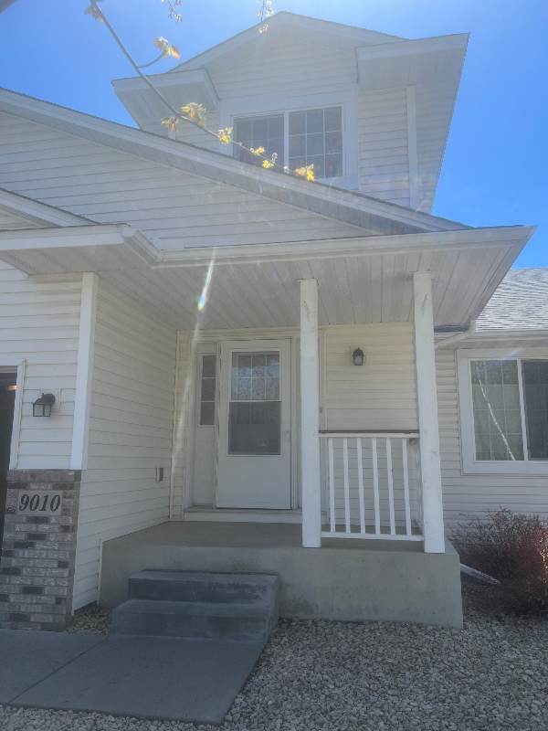 9010 Marsh Run St - Photo 3 of 14