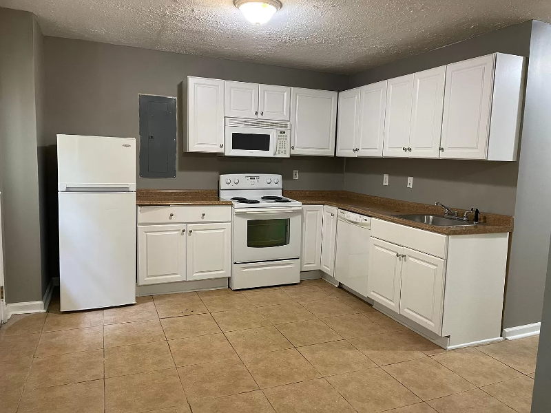 1447 Shiloh Way Nw - Photo 3 of 10
