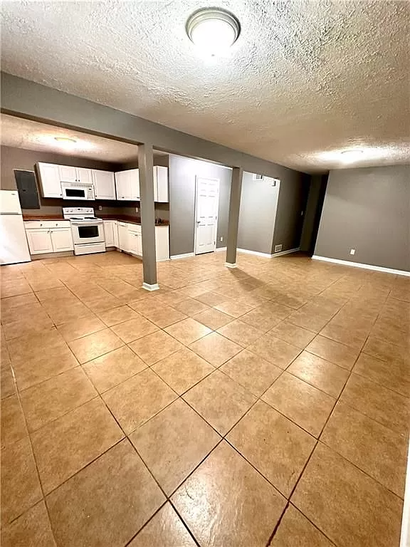1447 Shiloh Way Nw - Photo 4 of 10