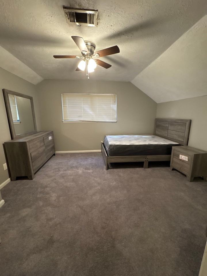 318 Elm St - Photo 3 of 12