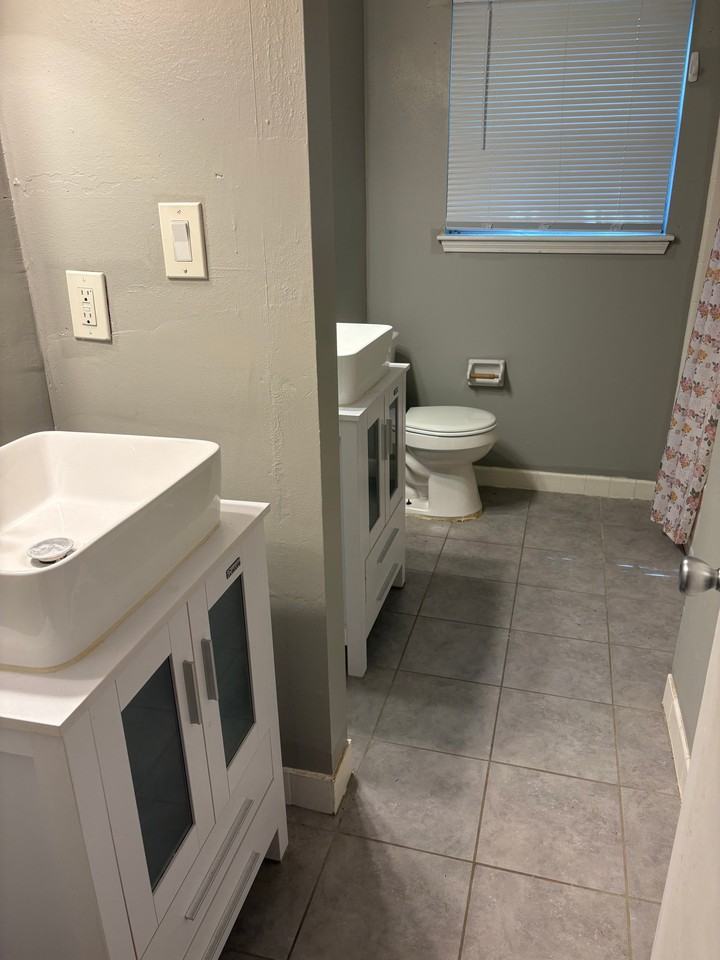 318 Elm St - Photo 6 of 12
