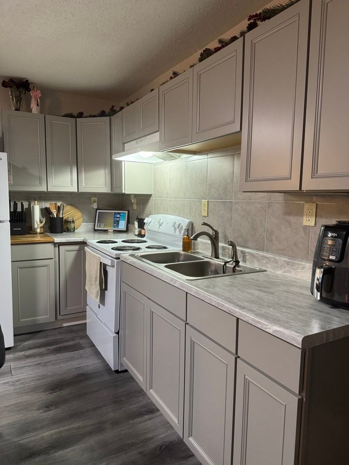 3264 Broad St #4 - Photo 6 of 11