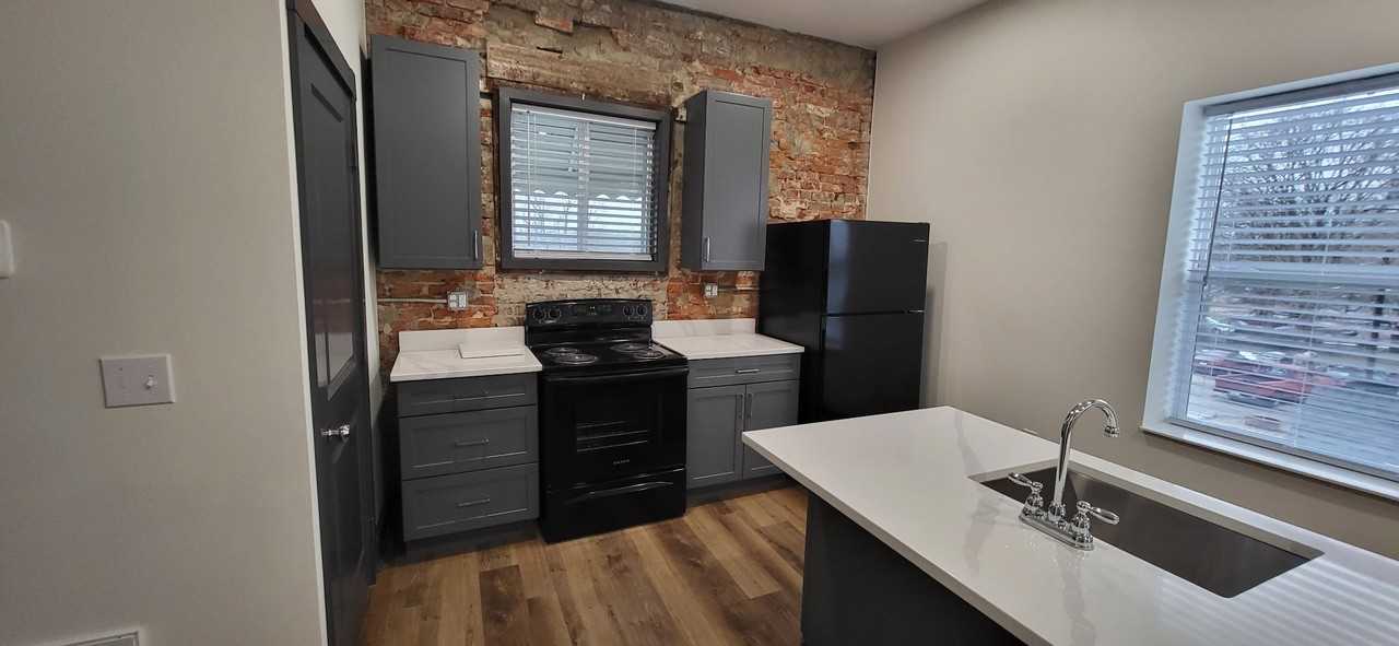 35 W High St #4 - Photo 3 of 9