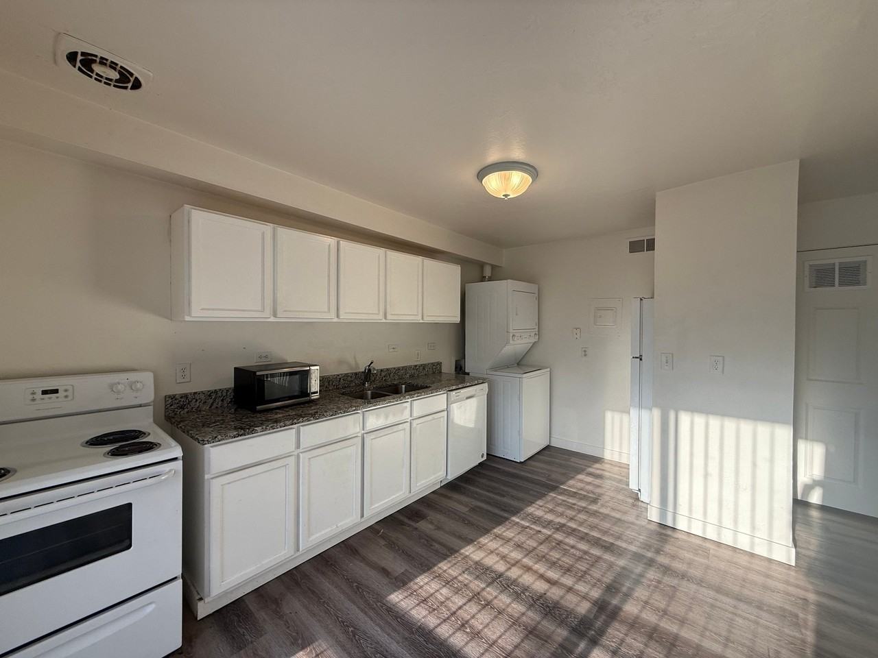 860 E St #12 - Photo 2 of 11
