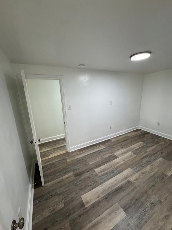 137 N West St #1 - Photo 5 of 10