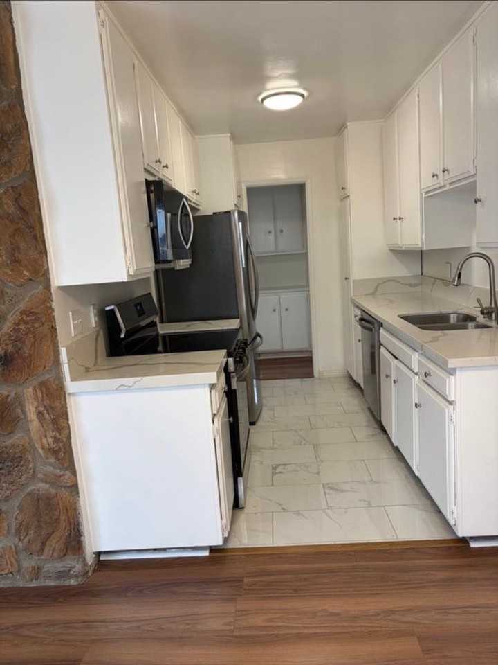 11929 Kiowa Ave #M - Photo 7 of 15