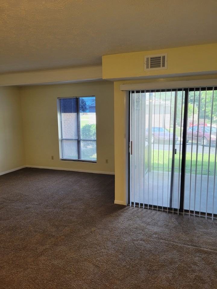 515 Powell Ln #2 - Photo 3 of 18
