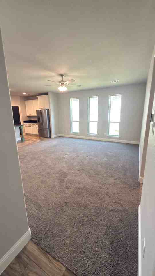 342 Carlisle Dr - Photo 5 of 20