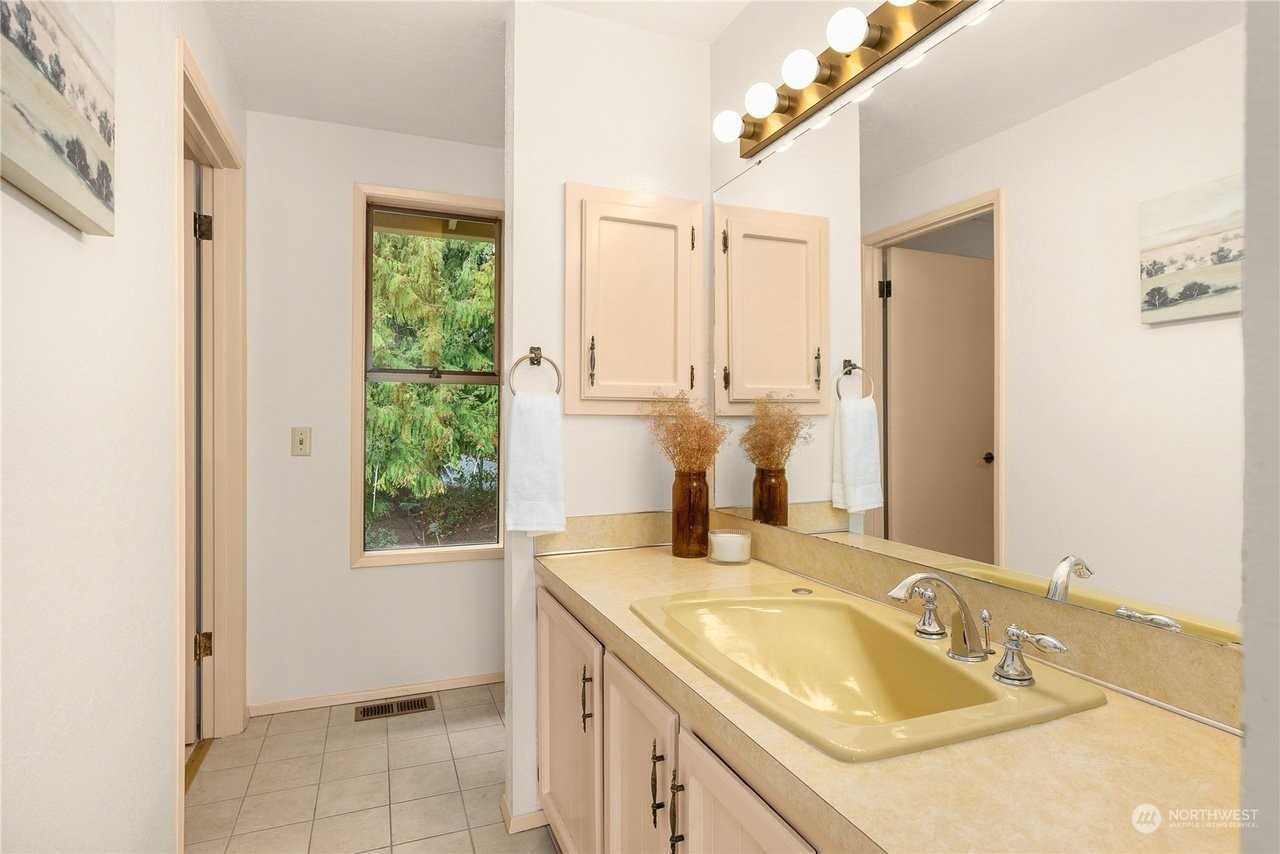 3909 Ne 157th Pl - Photo 7 of 20
