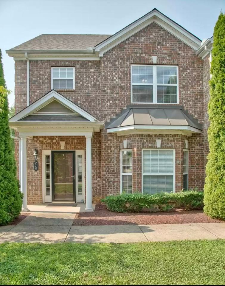 219 Rowlette Cir - Photo 2 of 16