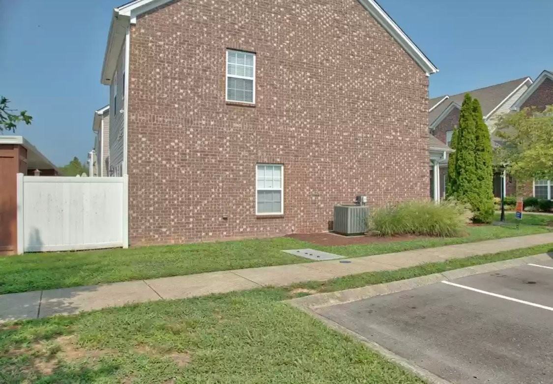 219 Rowlette Cir - Photo 3 of 16