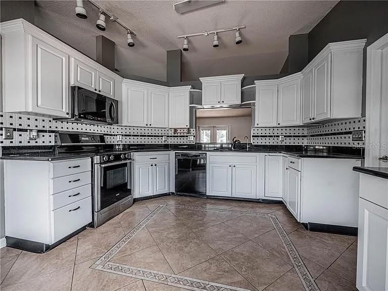 8033 Apple Blossom Dr - Photo 7 of 10