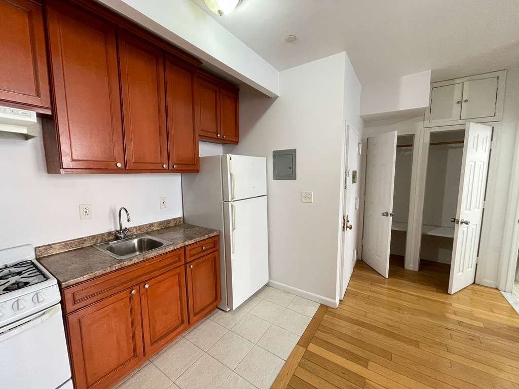 568 W 187th St #3 - Photo 2 of 9