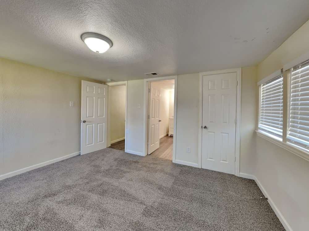 4530 Skyline Dr - Photo 4 of 13