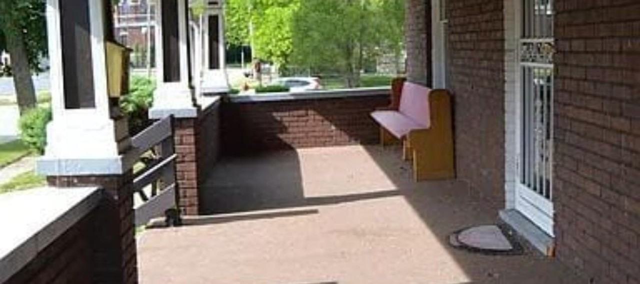 525 Owen St - Photo 3 of 19