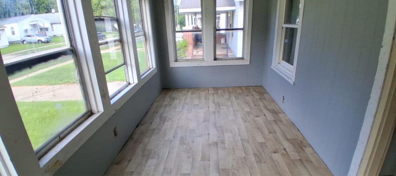 1553 E Walnut St - Photo 2 of 18