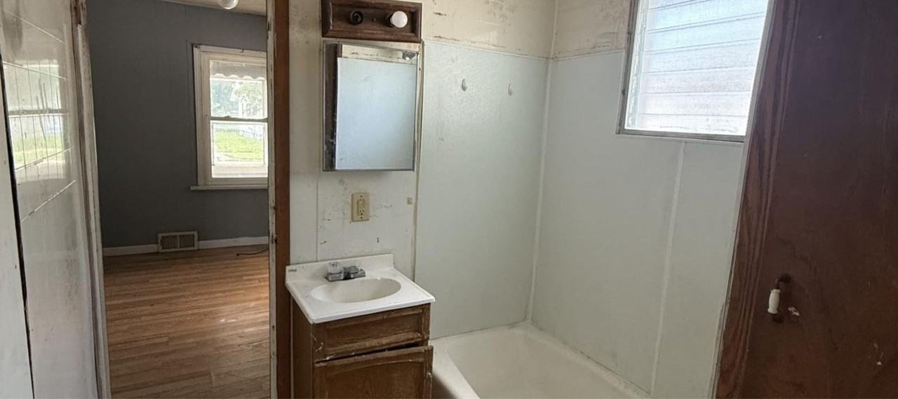 1553 E Walnut St - Photo 5 of 18