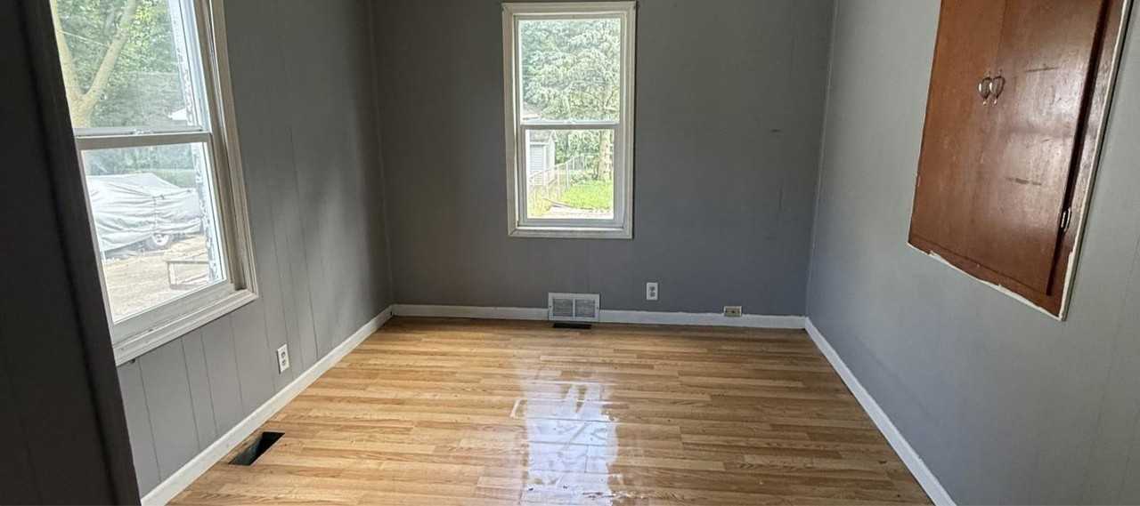 1553 E Walnut St - Photo 7 of 18