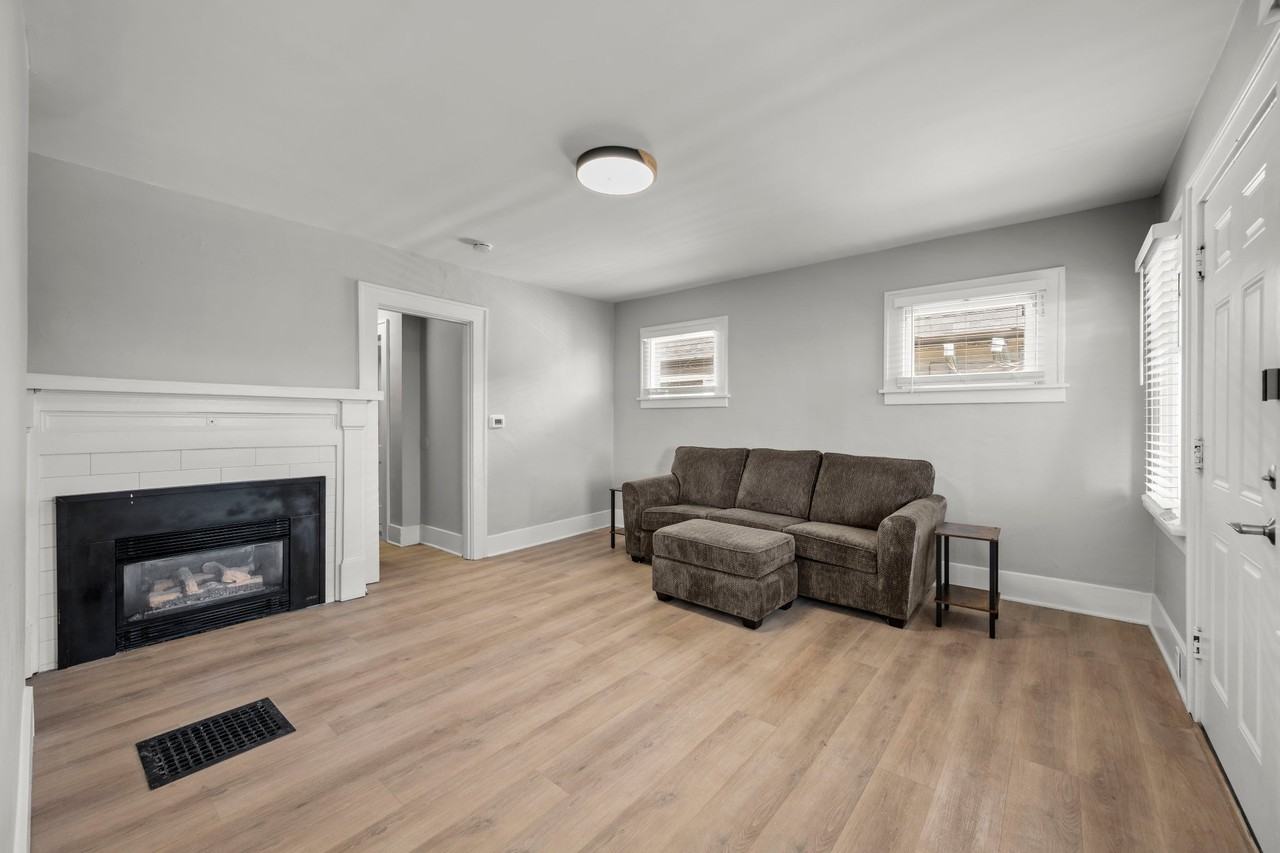 4525 5th Ave Ne #1A - Photo 5 of 17