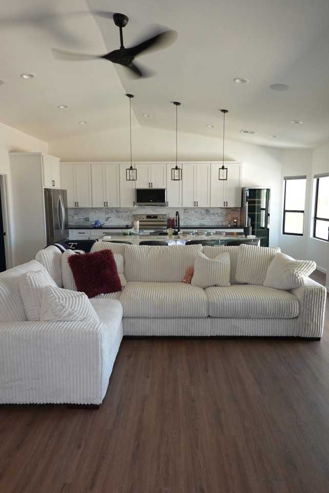 15608 N 38th St - Photo 3 of 10