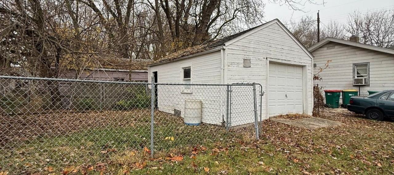 1652 E Hickory St - Photo 3 of 15