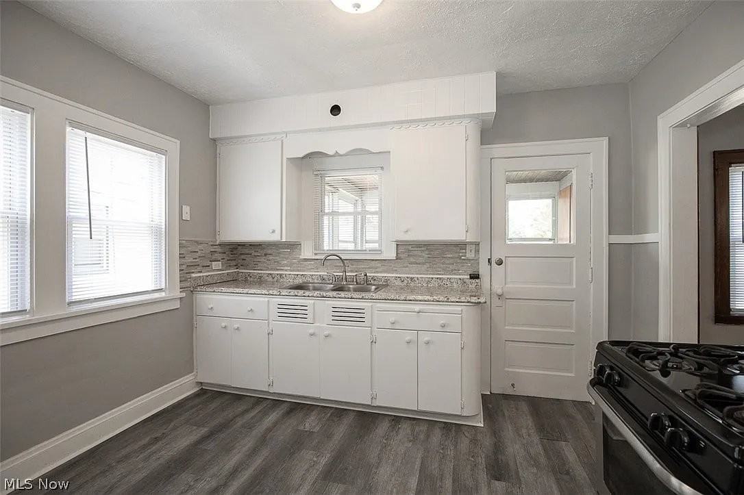10203 Greenview Ave - Photo 5 of 15