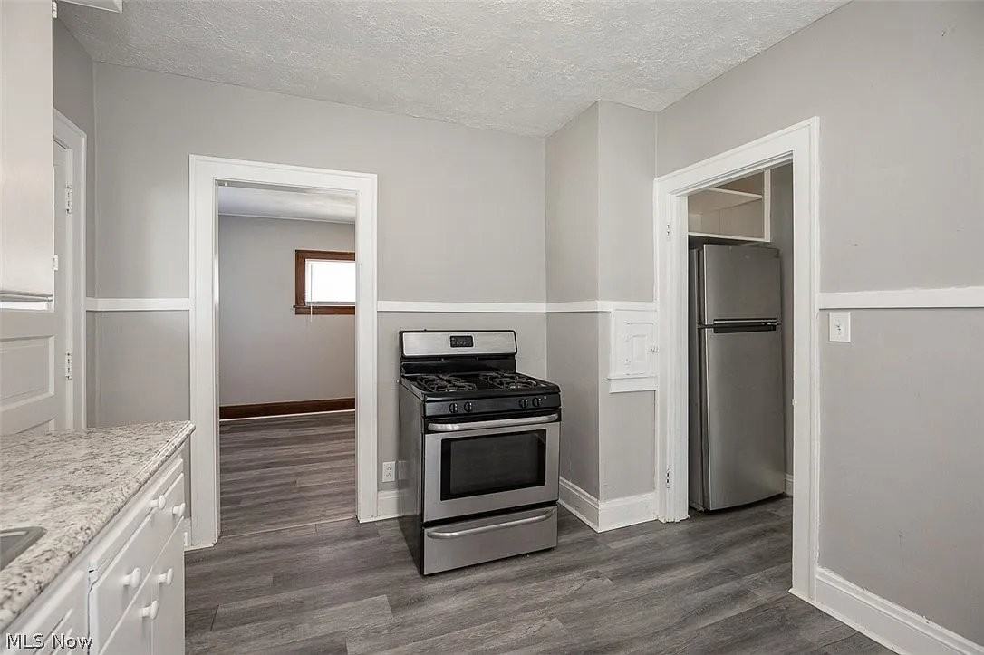 10203 Greenview Ave - Photo 6 of 15