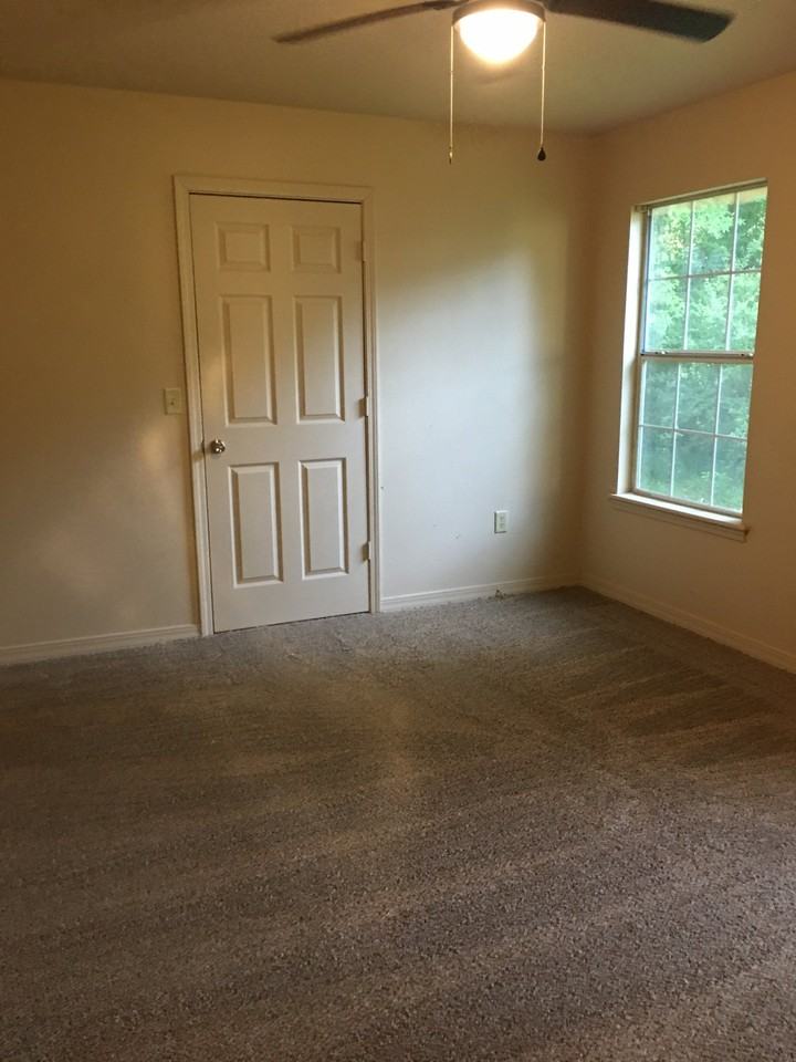 2707 S Chestnut St - Photo 3 of 4