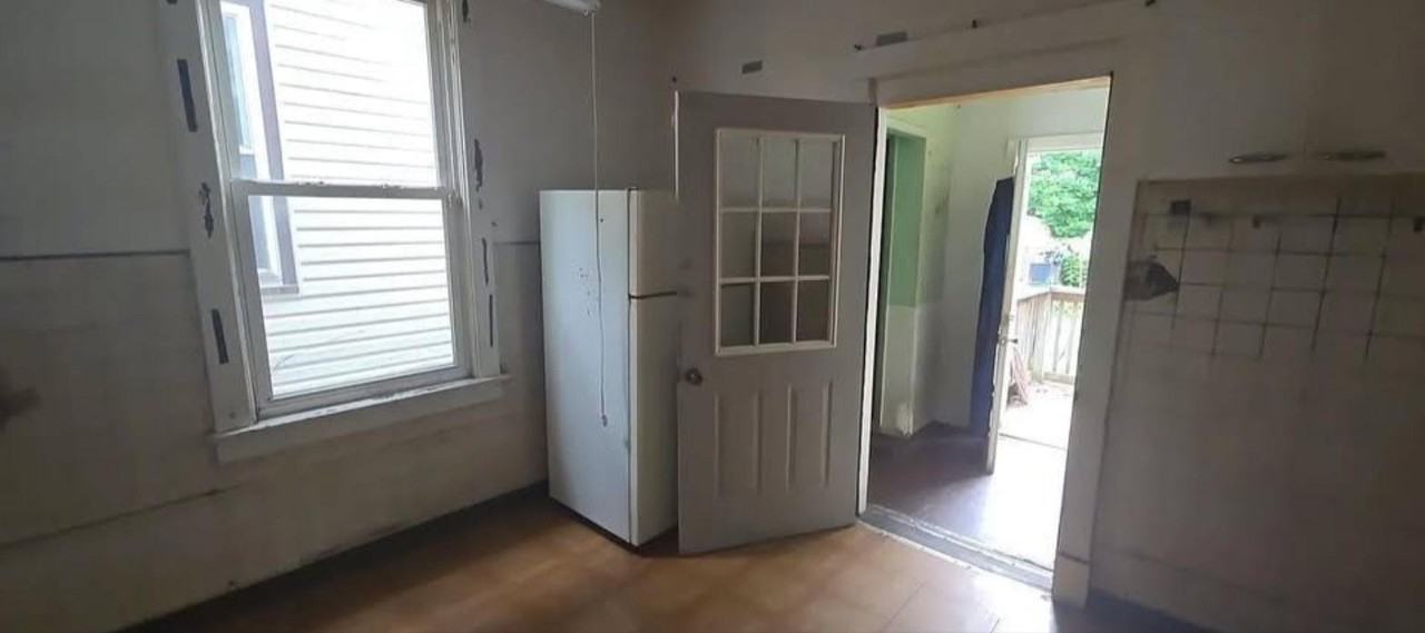 800 S Greenlawn Ave - Photo 3 of 20