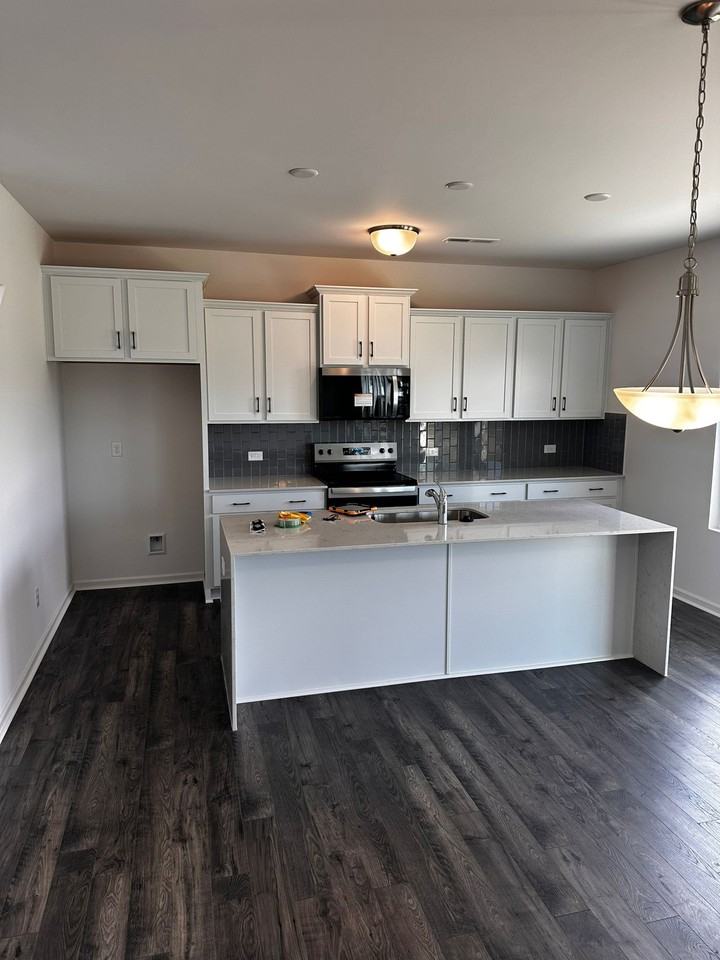 242 Redondo Dr - Photo 2 of 15