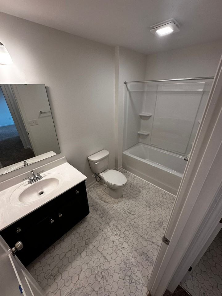 242 Redondo Dr - Photo 5 of 15