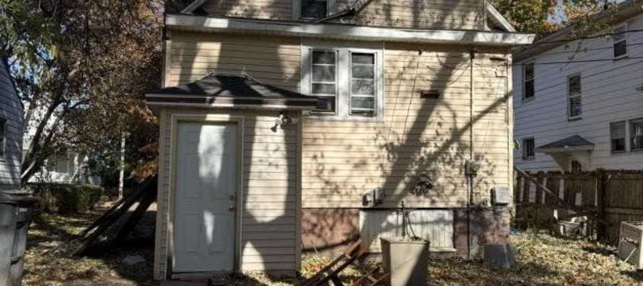 989 W Packard St - Photo 2 of 20
