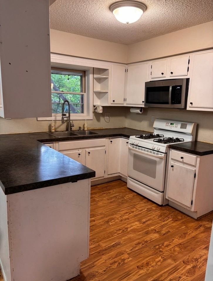 803 4th Ave - Photo 4 of 11