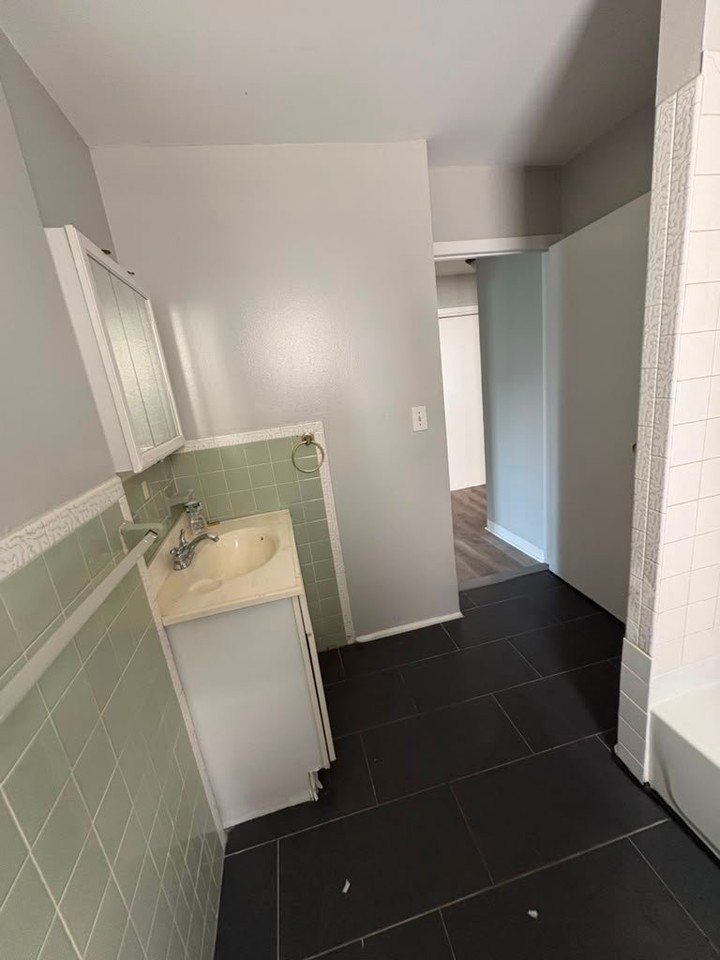 280 Hawthorne Ave #6 - Photo 2 of 10