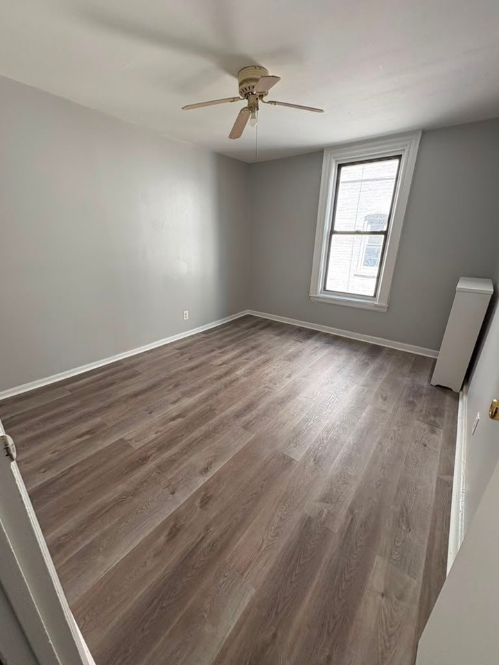 280 Hawthorne Ave #6 - Photo 5 of 10
