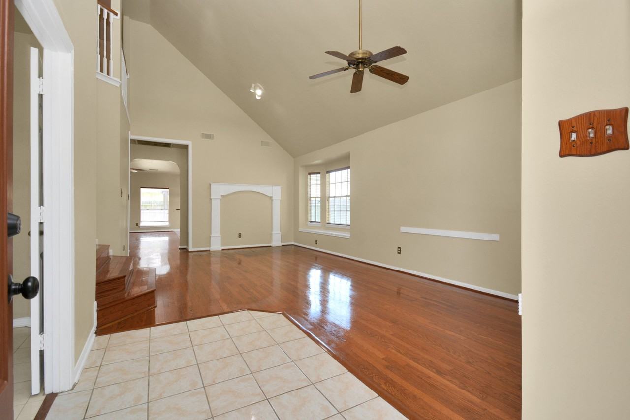 4123 Valedon Ln - Photo 6 of 20