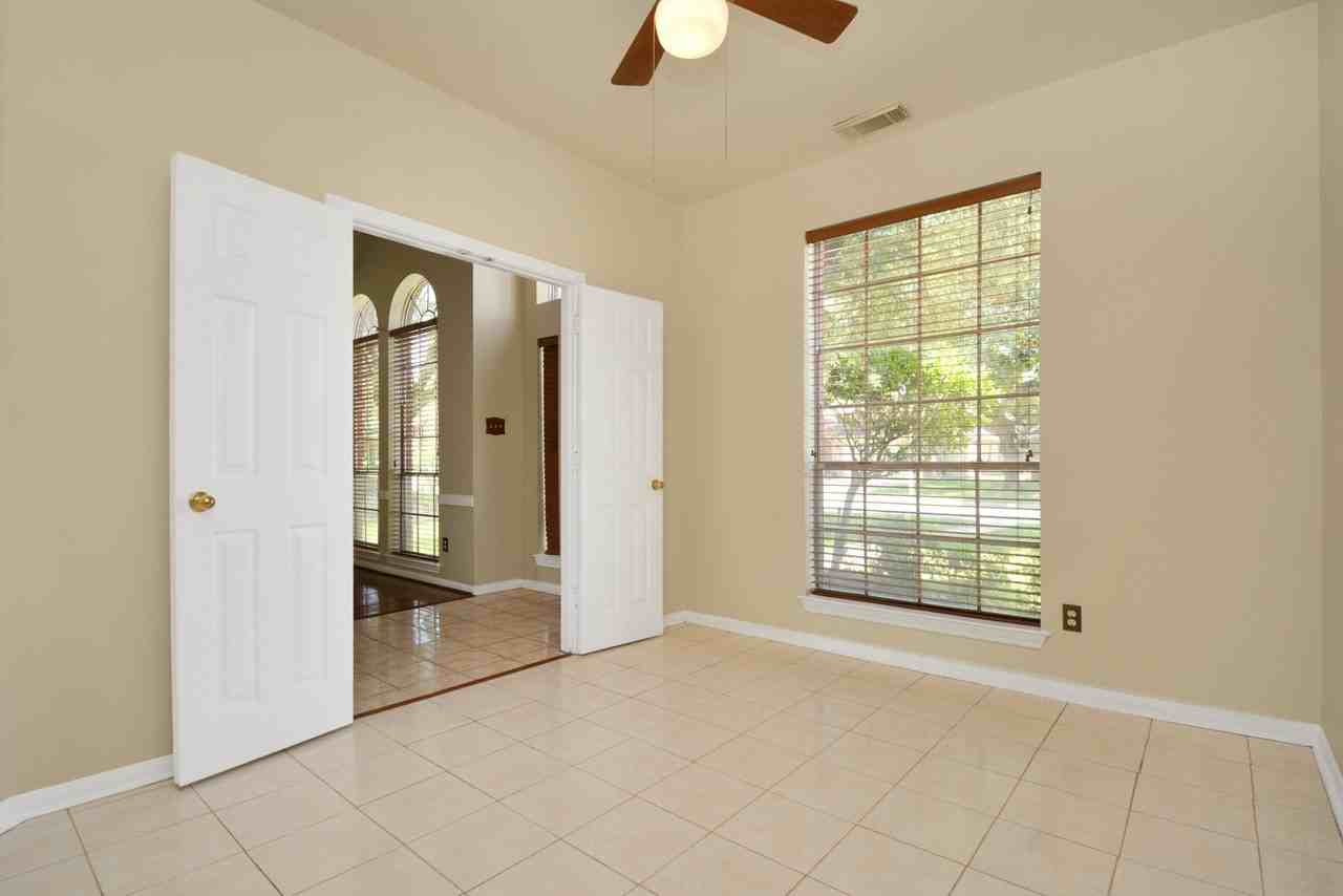 4123 Valedon Ln - Photo 7 of 20