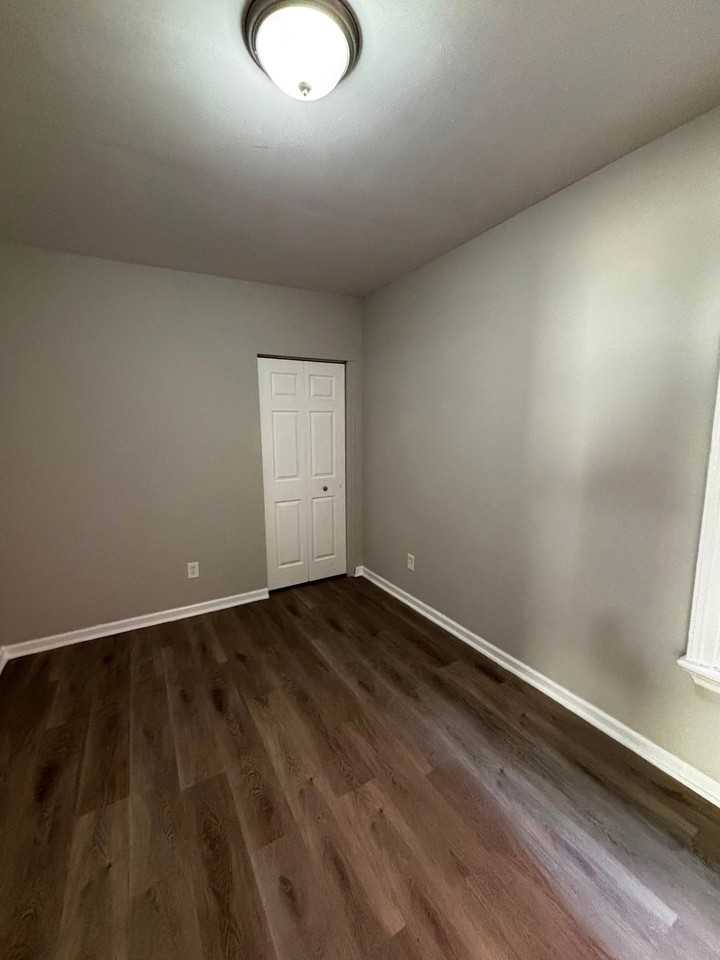 27 N Lake Ave Fl 1 #1 - Photo 4 of 7