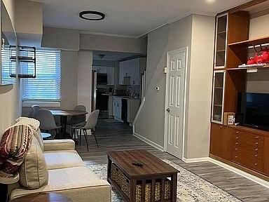1525 William St #1 - Photo 2 of 15