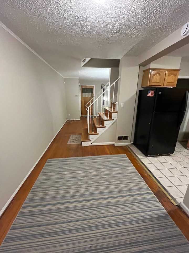 852 Middlesex Rd - Photo 4 of 11